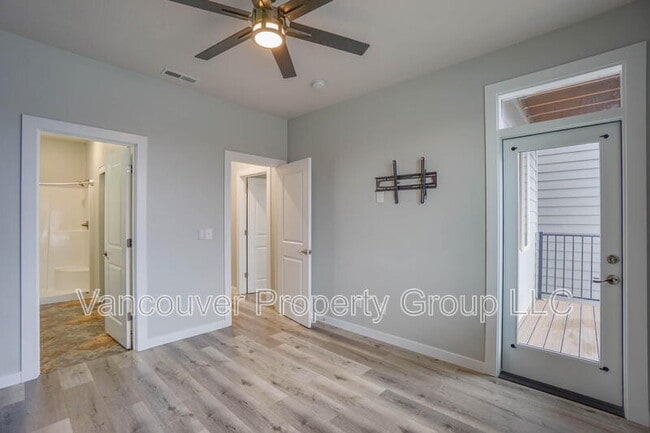 Building Photo - 13010 NE 24th Cir