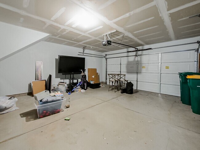 Building Photo - Move-In Ready 3-Bedroom Home in Prime Downtown Brighton!