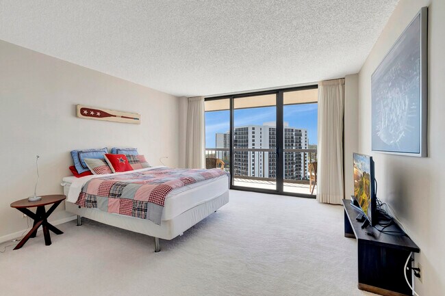 Building Photo - 4740 S Ocean Blvd