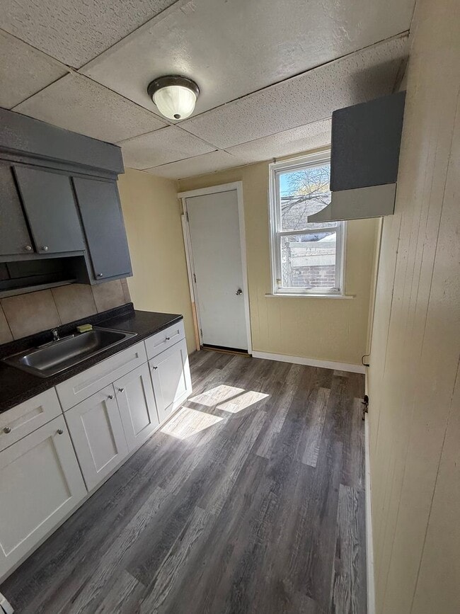 Building Photo - 3005 Hartville St
