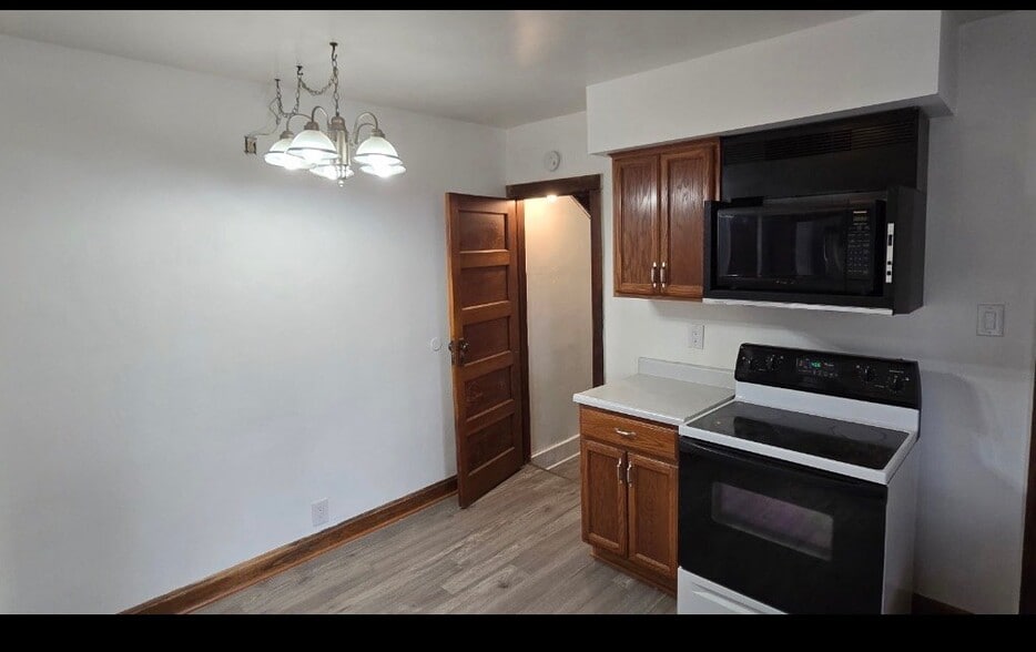 Building Photo - 825 Negley Ave