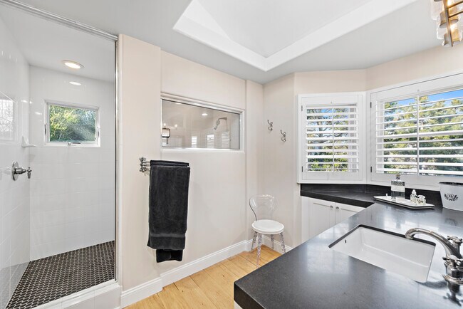 Building Photo - 20 Cape Danbury