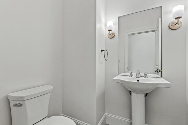 Building Photo - 19 Lily Pond Ln