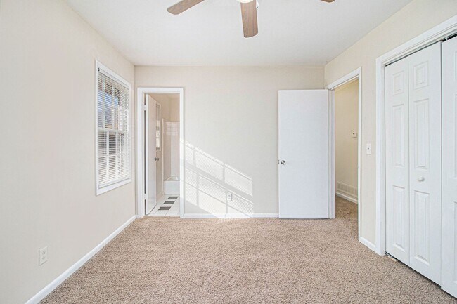 Building Photo - 3 bdrm, 2 bath in Decatur