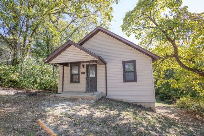 Primary Photo - 917 Harding St