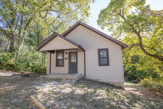 Building Photo - 917 Harding St