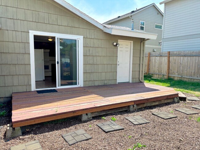 Building Photo - Parkrose Nicely Remodeled Ranch Home on Corner Lot with Carport, A/C