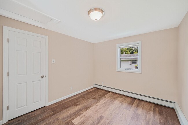 Building Photo - 16 Bellport St