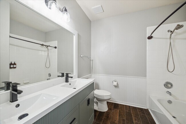 Building Photo - 20910 Sandy Briar Ct