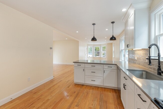 Building Photo - 48 W Tremlett St