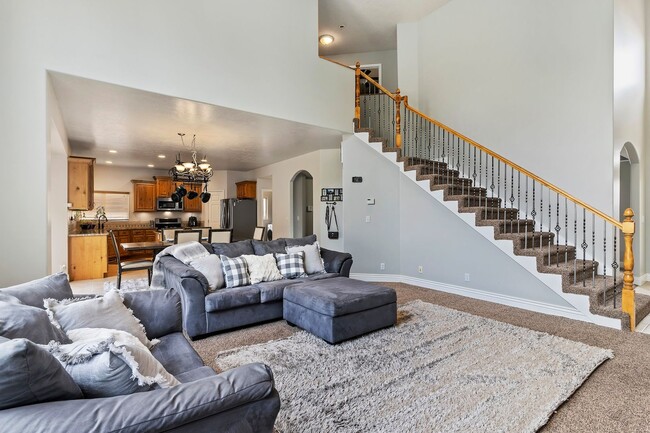 Building Photo - 4 Bedroom/ 4 Bathroom Home In Draper