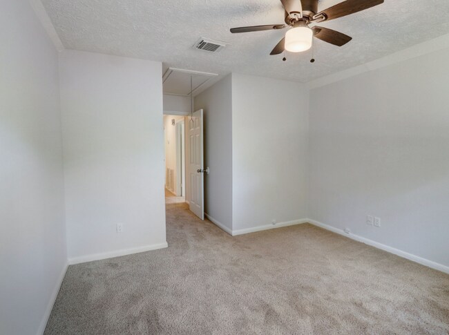 Building Photo - 1951 Round Spring Dr