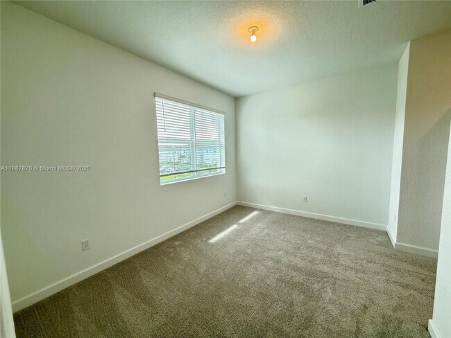 Building Photo - 551 Rivergrass St