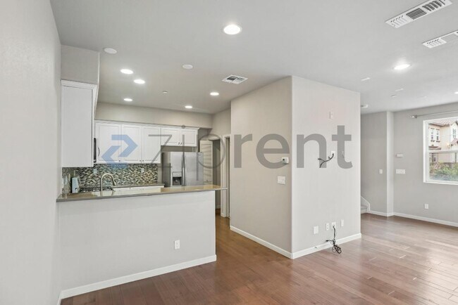 Building Photo - 2077 Kiwi Walkway