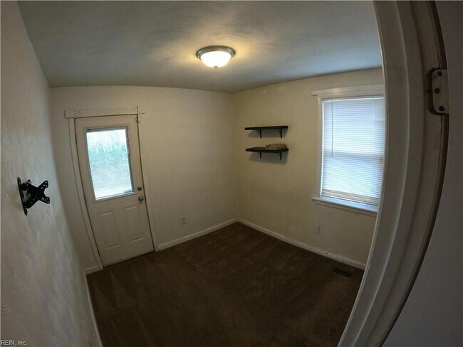 Building Photo - 4000 Elkhorn Ave