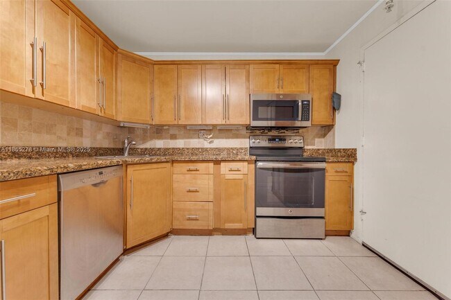 Building Photo - 2780 NE 183rd St