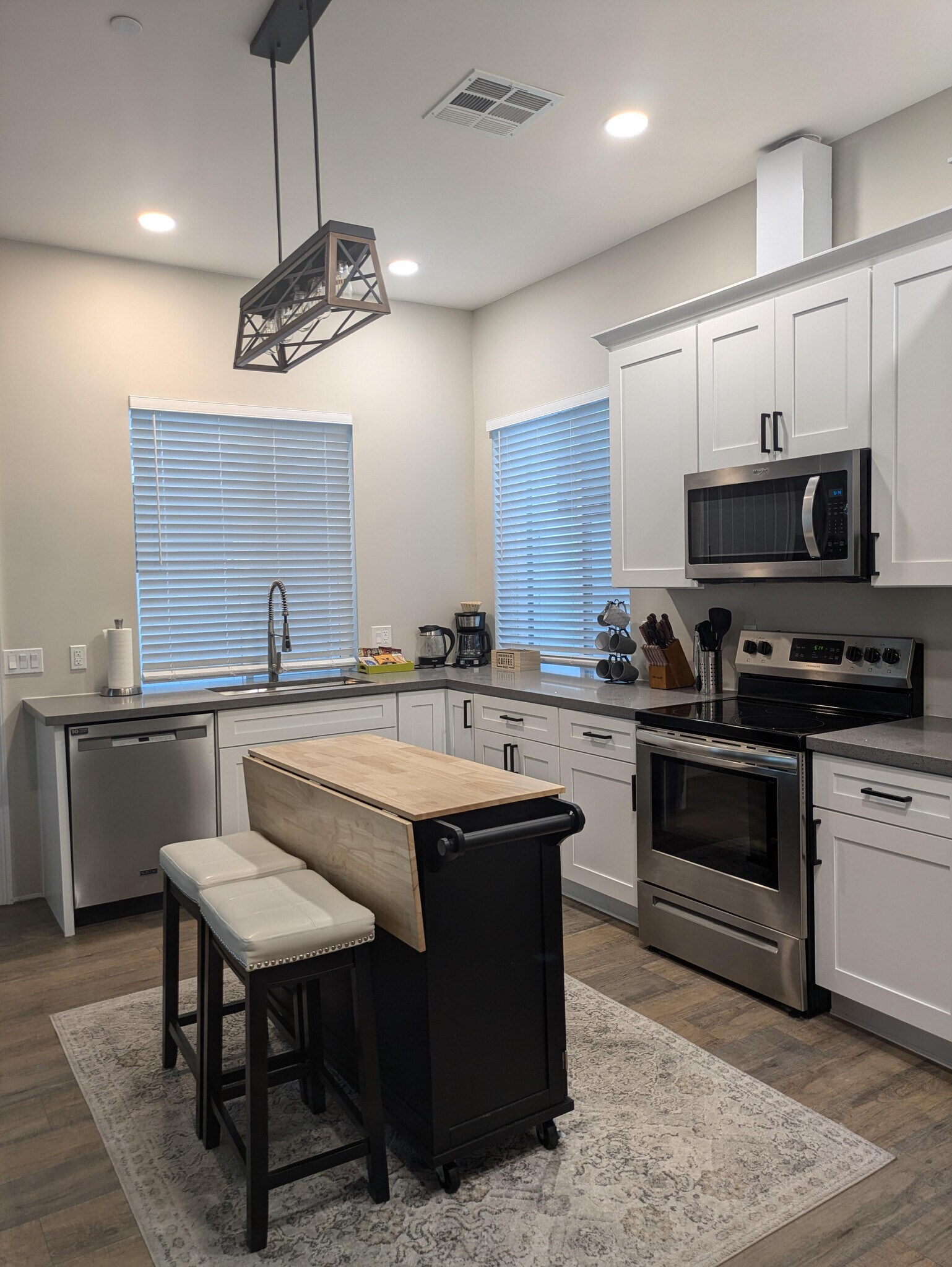 Building Photo - 8879 E Friess Dr