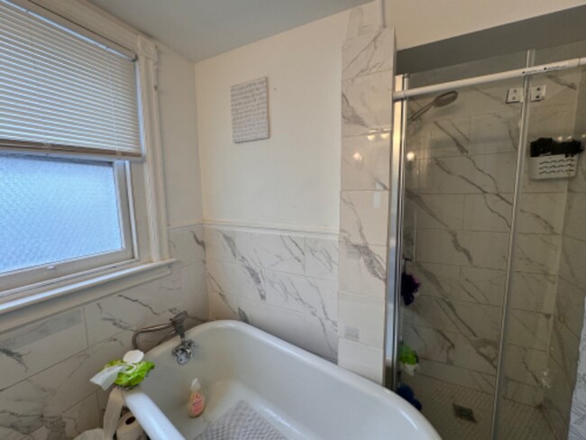 Building Photo - 1217 W Allen St