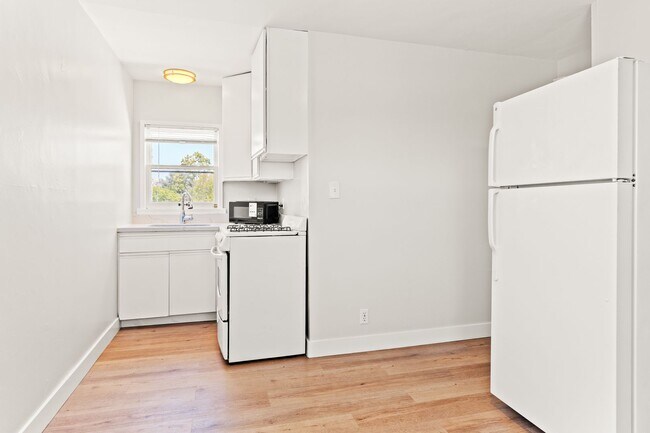Building Photo - 170 Belleview Dr