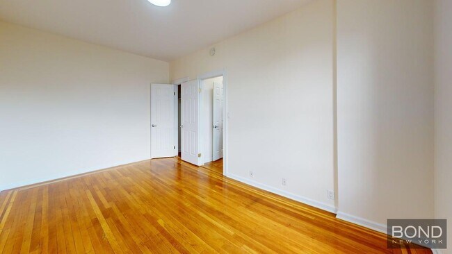 Building Photo - 620 W 171st St