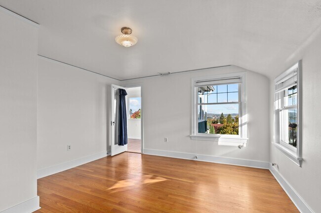 Building Photo - 4Bd/3Ba Seattle House