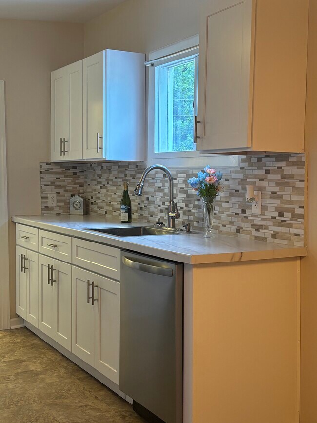 Kitchen - 311 W Roosevelt St