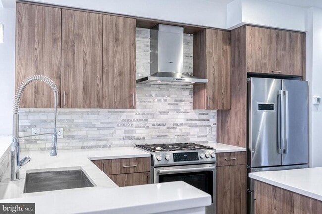 Building Photo - Northern Liberties Townhome with Parking