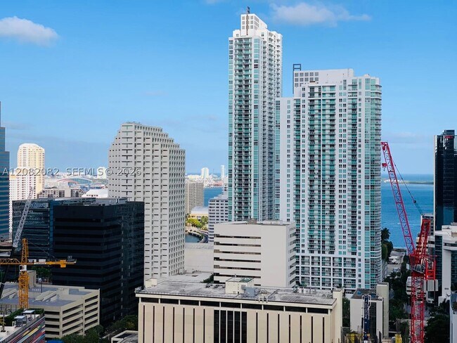 Building Photo - 999 SW 1st Ave