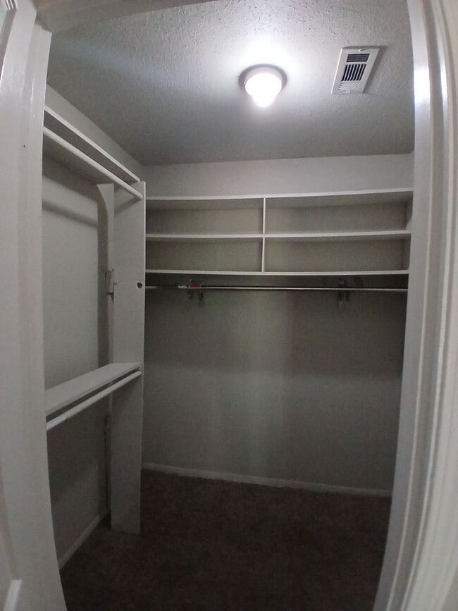 Building Photo - Newly Refreshed 3 bedroom 2 bath Duplex - Open To Section 8