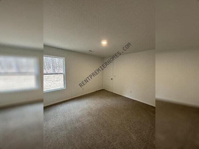 Building Photo - 310 Sarah Alyse Ln