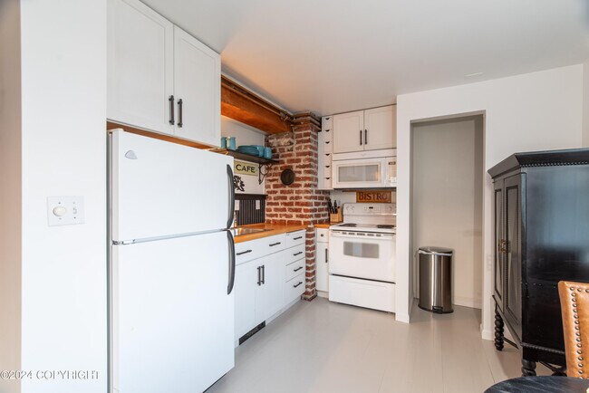 Building Photo - 601 Main St