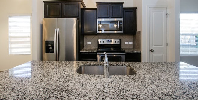 Building Photo - 2BD Townhome minutes from Downtown Pineville & I485 - Ready NOW