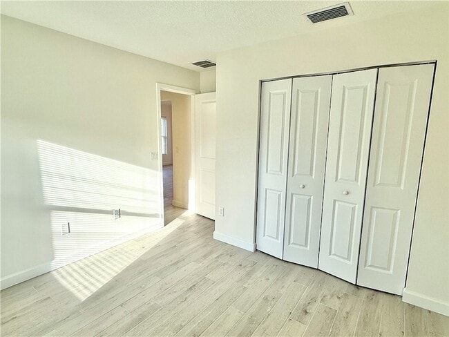 Building Photo - 1635 22nd Ave SW