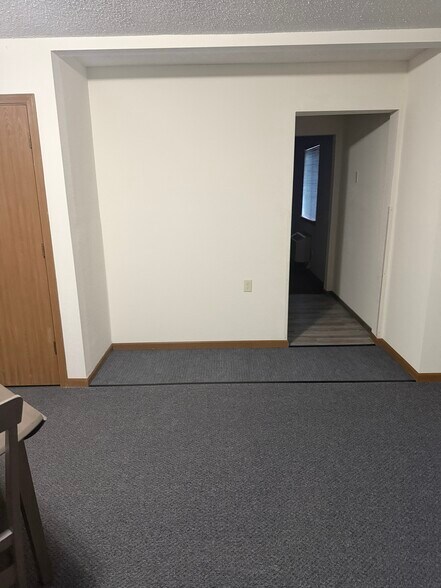 Building Photo - 604 S Polk St