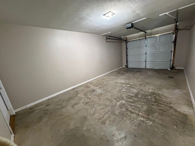 Building Photo - 46/48 Widgeon Way