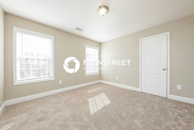 Building Photo - 4 Bedroom Pet-Friendly Home in Douglasvill...