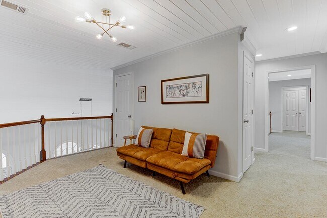 Building Photo - 1765 Hartwell Manor N