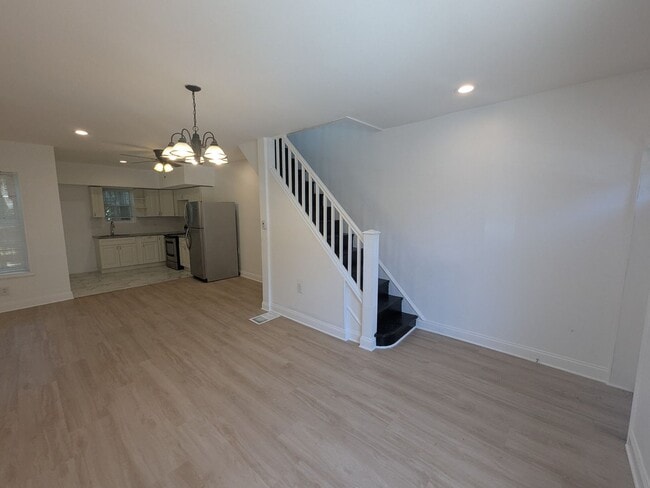 Building Photo - Beautiful Home - Kensington