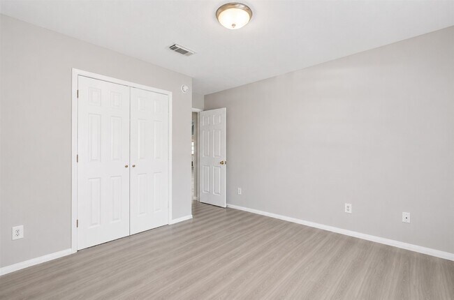 Building Photo - 1319 Castlemist Dr