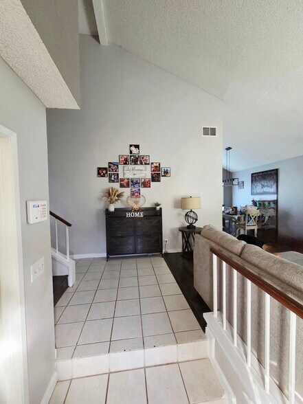 Building Photo - 22 Ridge Crest Cir