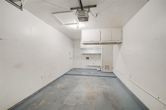 Building Photo - 5913 Little Creek Trail