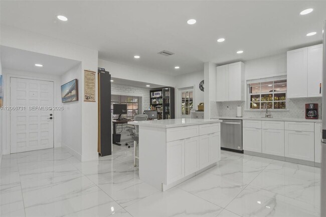Building Photo - 11621 NW 58th Pl