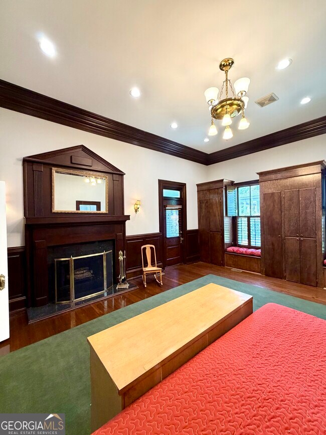 Building Photo - 610 N Ridge Ave