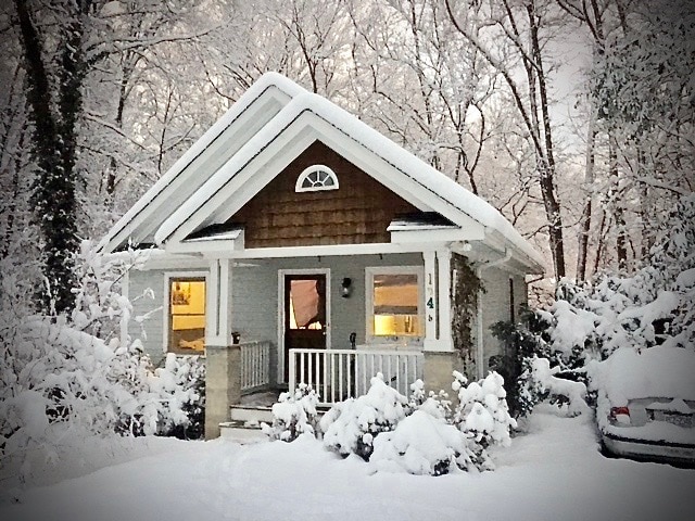 So cute with snow! - 104B Hillcrest Ave