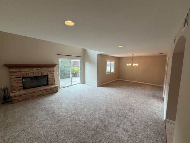 Building Photo - 4304 Foxenwood Cir