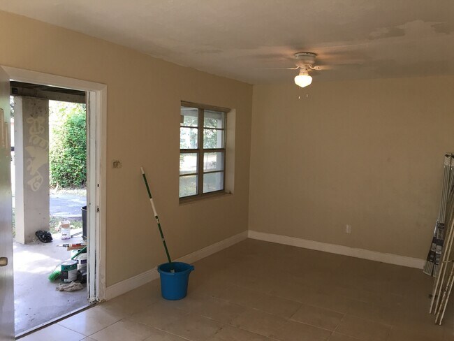 Building Photo - Large 3-2 with a carport