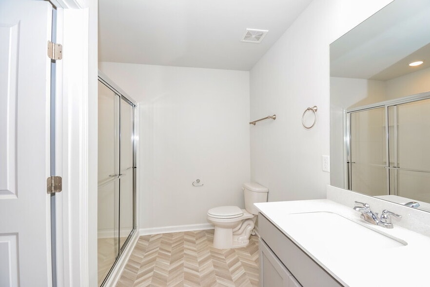 Building Photo - 622 Samuel