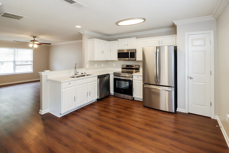 Building Photo - 120 Lossie Ln