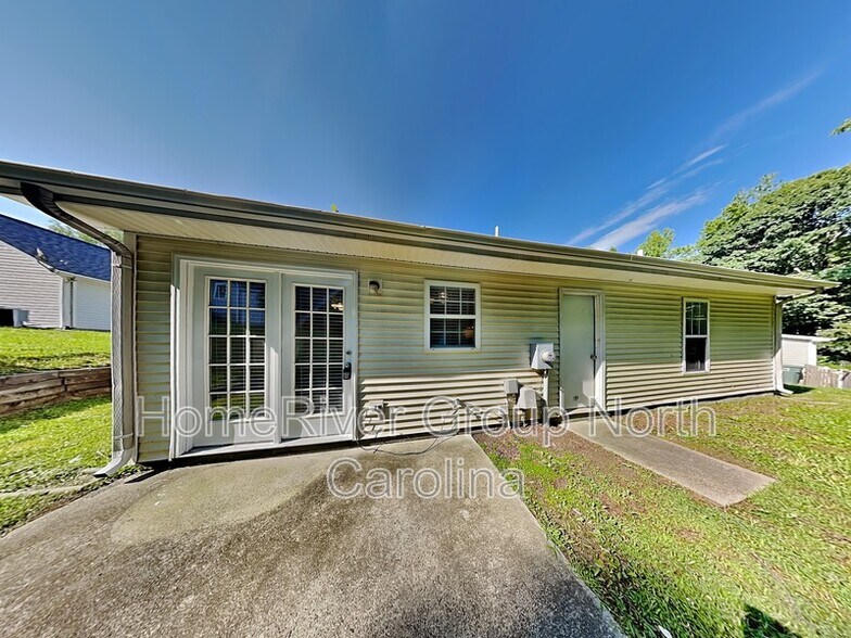 Building Photo - 822 Banner Oak Ct