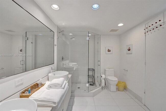 Building Photo - 2600 E Hallandale Beach Blvd